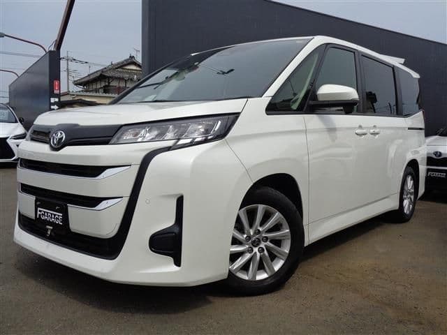 TOYOTA NOAH