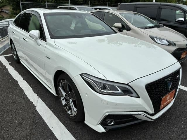 TOYOTA CROWN sedan hybrid