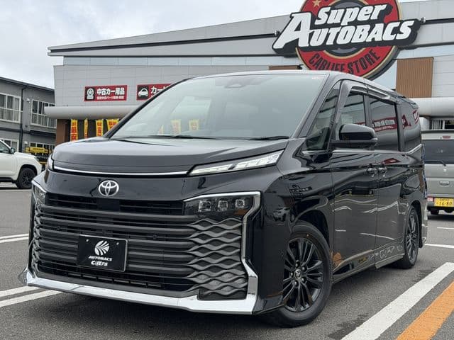 TOYOTA VOXY HYBRID 4WD
