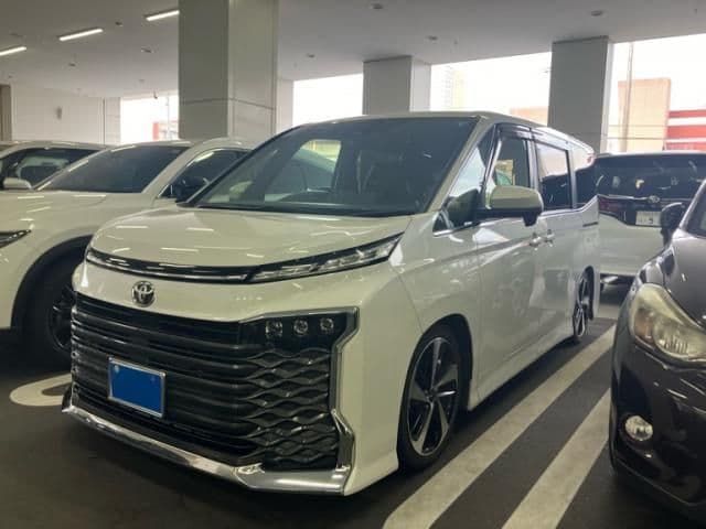 TOYOTA VOXY