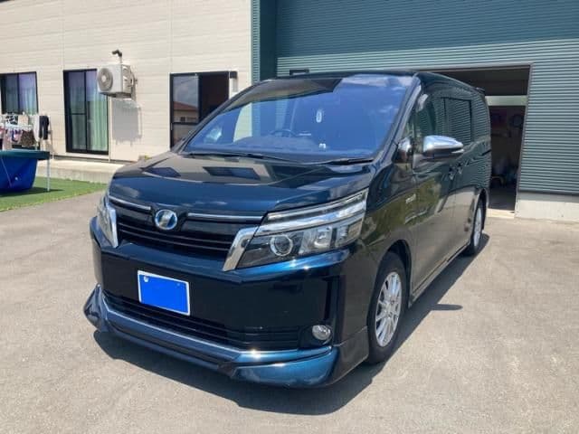 TOYOTA VOXY HYBRID