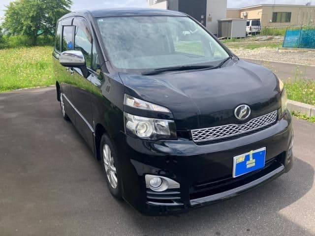 TOYOTA VOXY 4WD