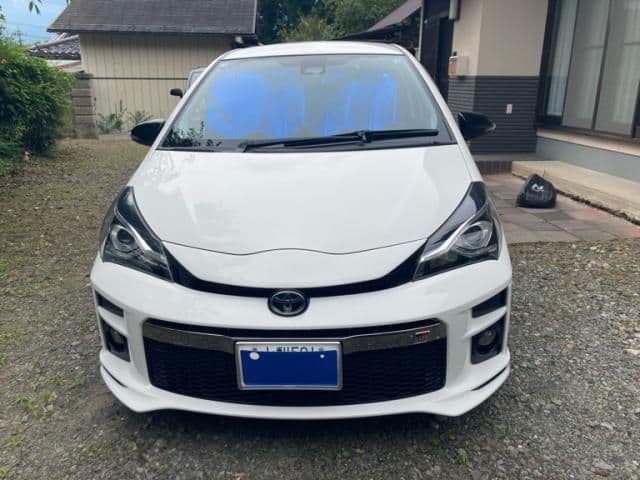 TOYOTA VITZ HYBRID