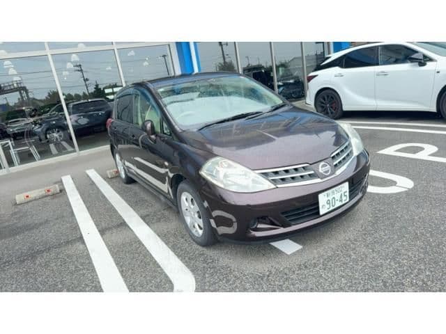 NISSAN TIIDA