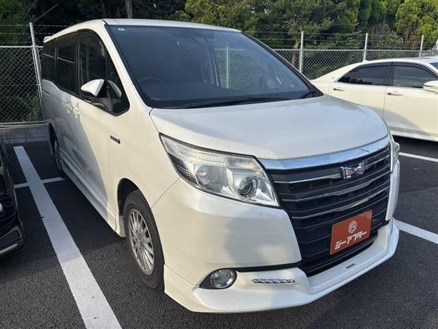 TOYOTA NOAH HYBRID