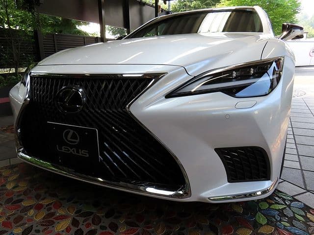 TOYOTA LEXUS LS500h 4WD