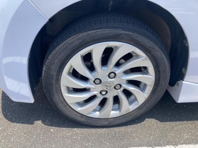 Car thumbnail 3