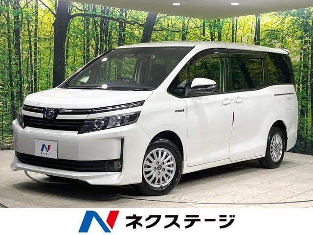 TOYOTA VOXY HYBRID