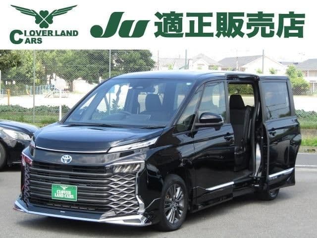 TOYOTA VOXY HYBRID 4WD