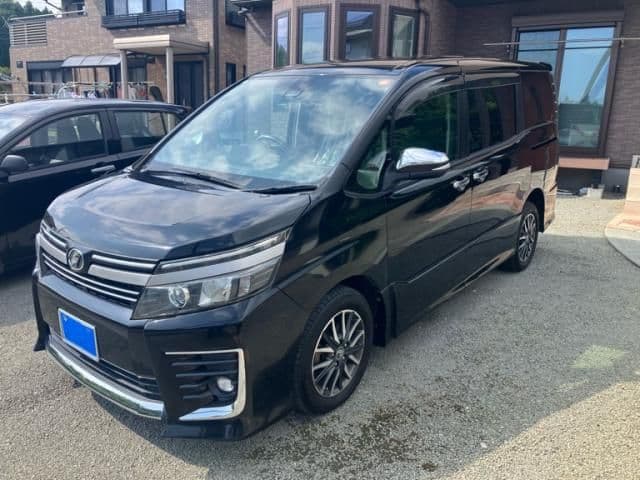 TOYOTA VOXY 4WD