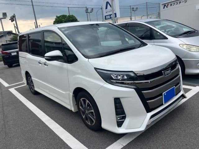 TOYOTA NOAH