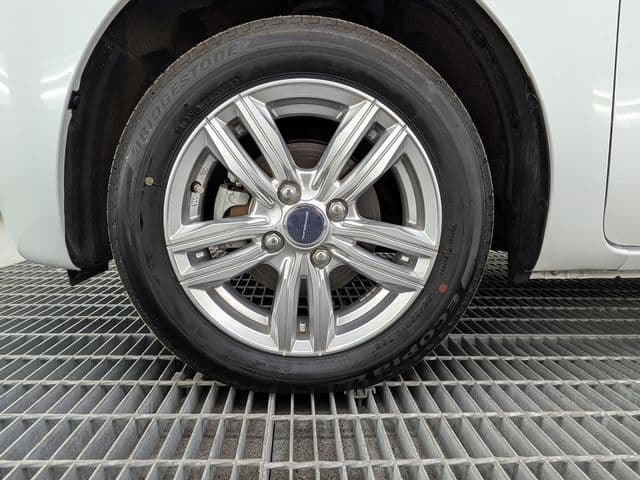 Car thumbnail 4