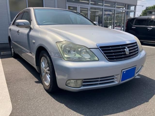 TOYOTA CROWN sedan