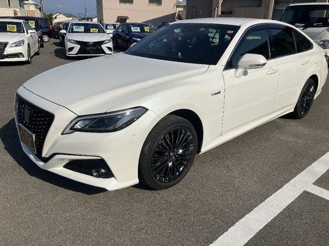 TOYOTA CROWN sedan hybrid 4WD