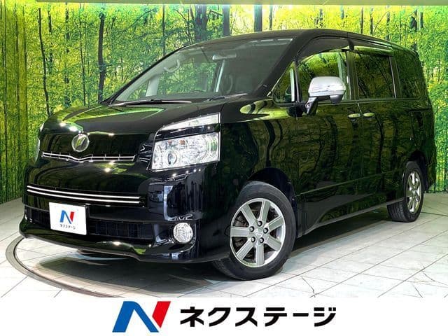 TOYOTA VOXY 4WD