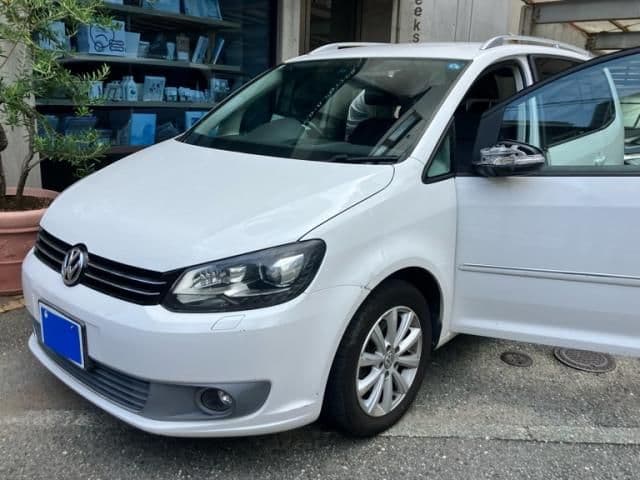 VOLKSWAGEN VOLKSWAGEN GOLF TOURAN