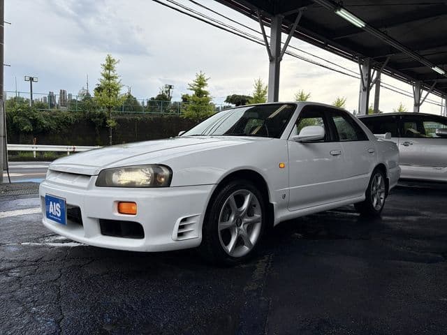 NISSAN SKYLINE