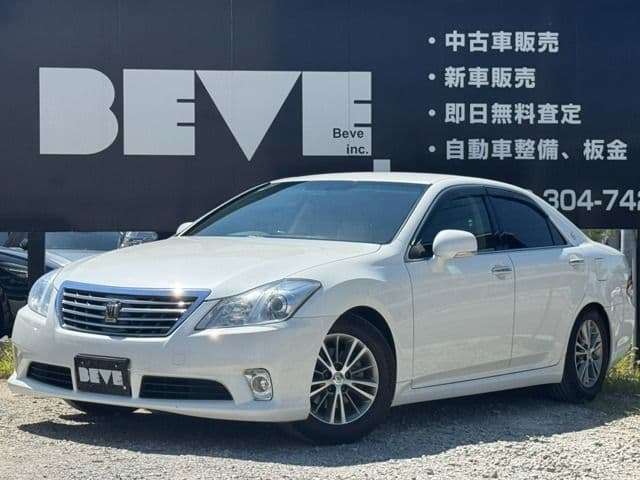 TOYOTA CROWN sedan
