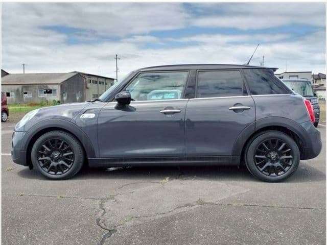 Car thumbnail 4