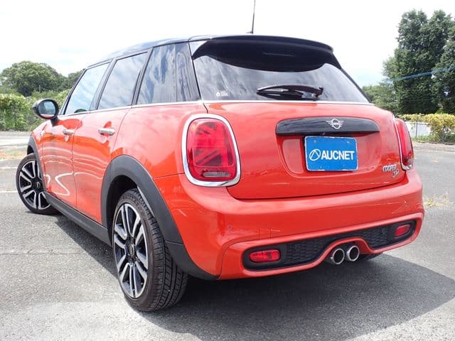 Car thumbnail 3