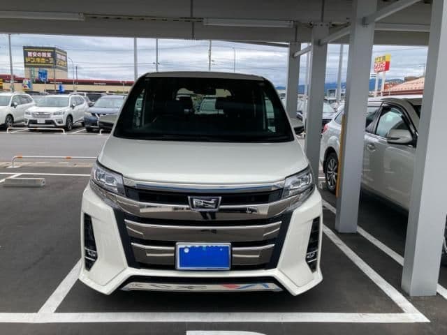 TOYOTA NOAH 4WD