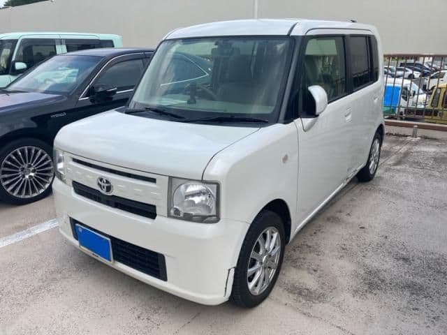 TOYOTA PIXIS SPACE