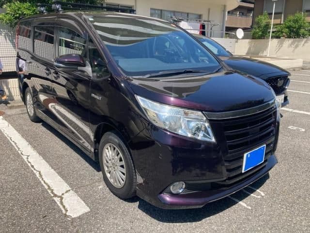 TOYOTA NOAH HYBRID