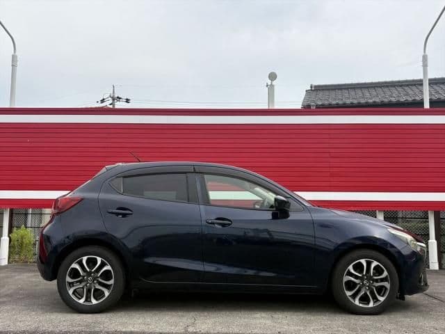 Car thumbnail 4