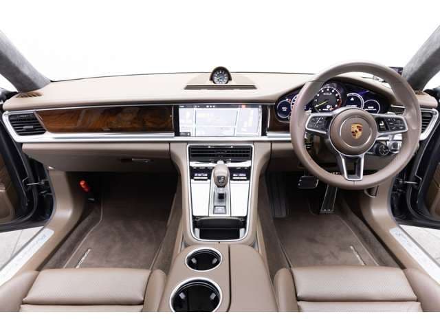 PORSCHE
