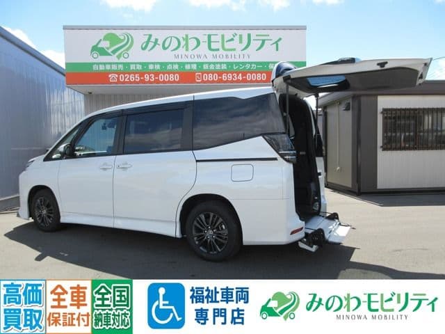 TOYOTA VOXY HYBRID