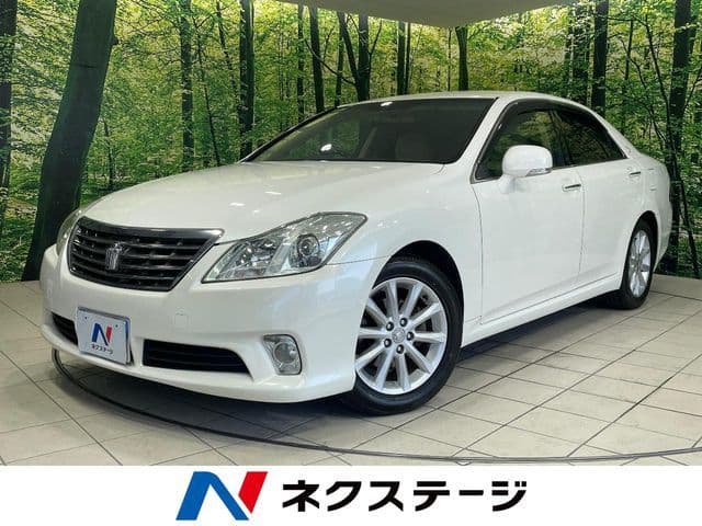 TOYOTA CROWN sedan