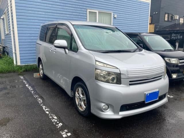 TOYOTA VOXY 4WD