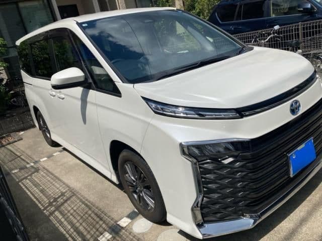 TOYOTA VOXY HYBRID
