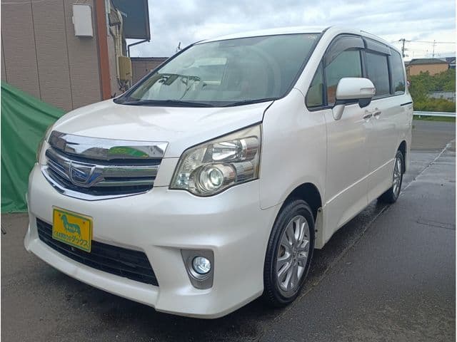 TOYOTA NOAH 4WD