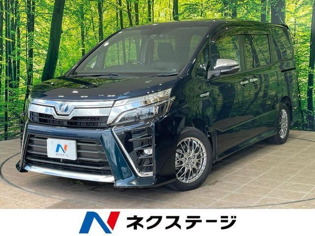TOYOTA VOXY HYBRID