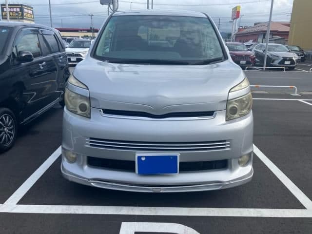 TOYOTA VOXY 4WD