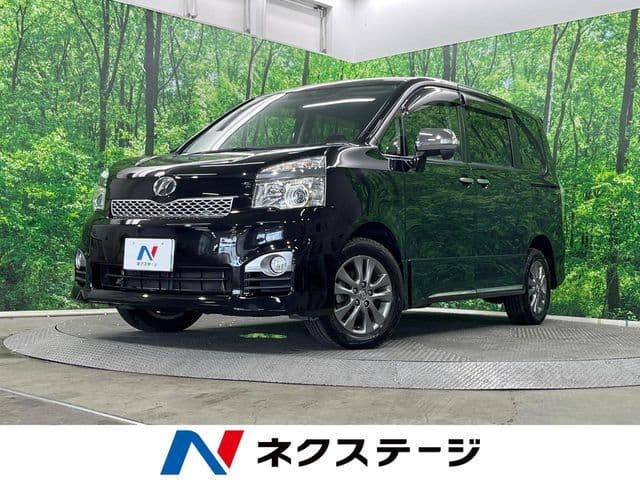 TOYOTA VOXY 4WD