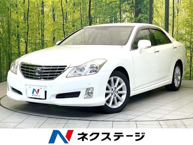 TOYOTA CROWN sedan