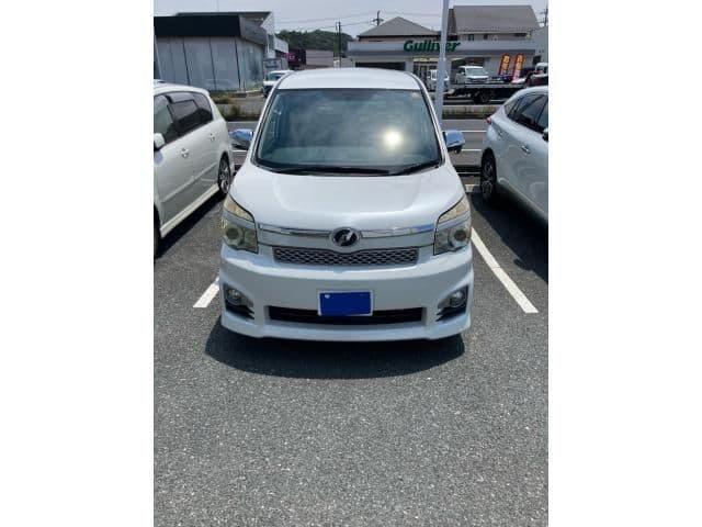 TOYOTA VOXY 4WD