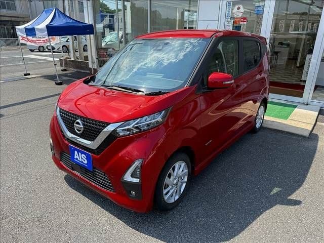 NISSAN