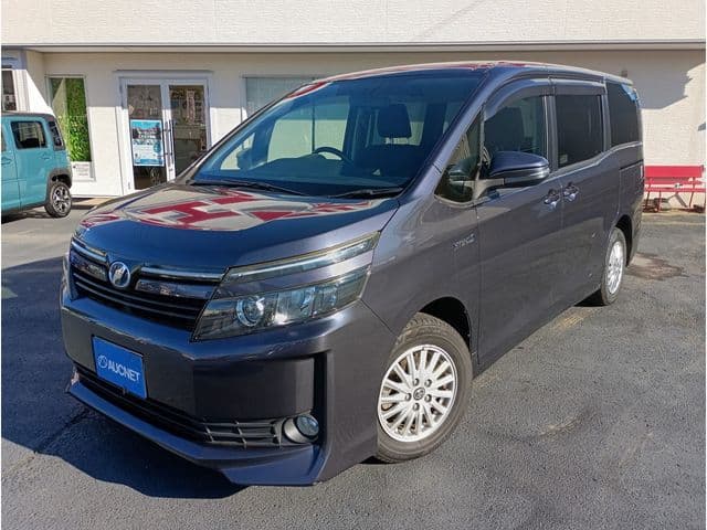 TOYOTA VOXY HYBRID