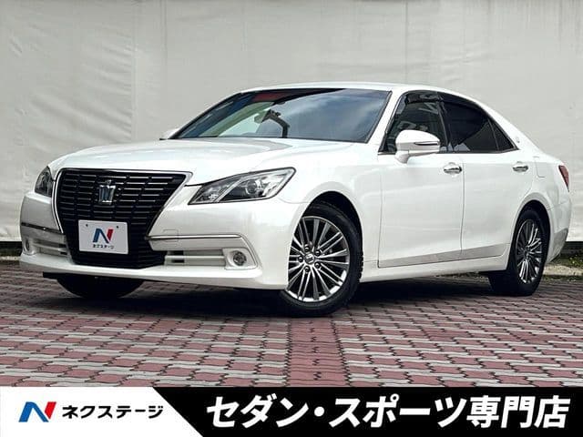 TOYOTA CROWN sedan hybrid