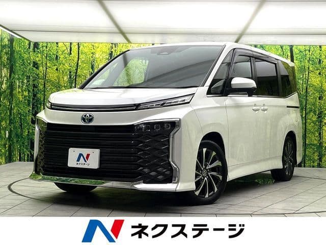 TOYOTA VOXY HYBRID