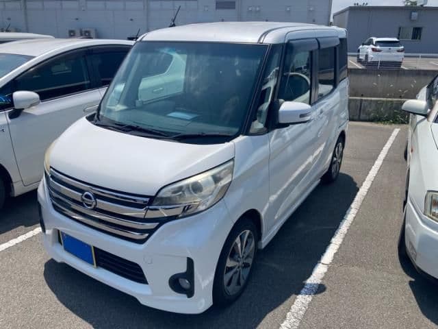 NISSAN DAYZ ROOX