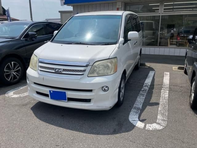 TOYOTA NOAH 4WD