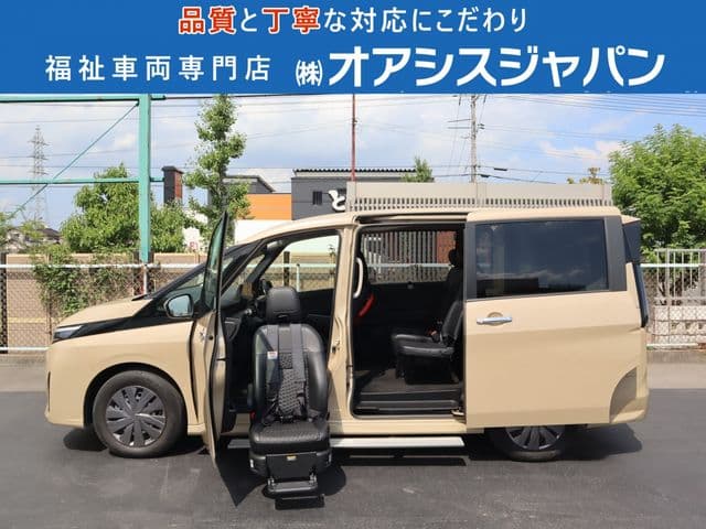 NISSAN