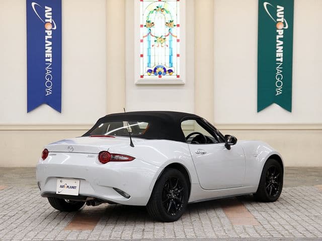 Car thumbnail 3