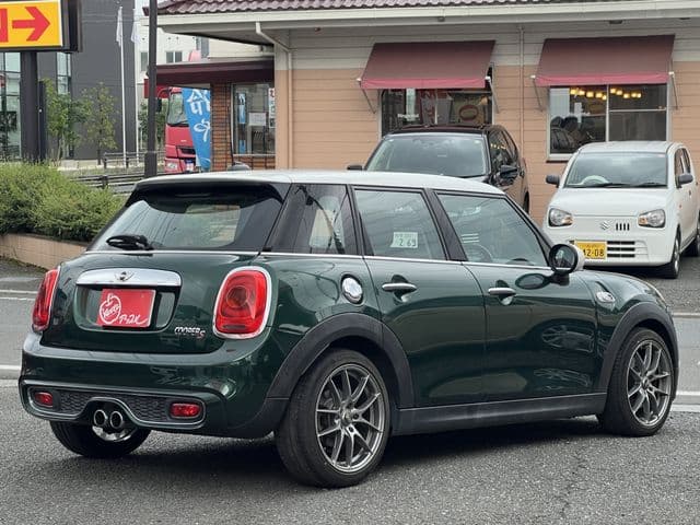 Car thumbnail 3