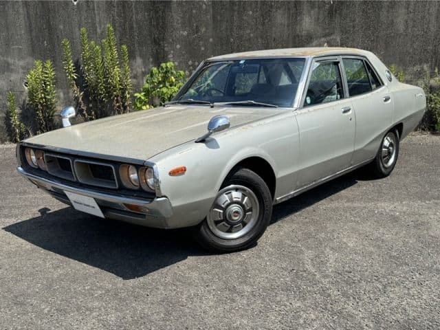 NISSAN SKYLINE