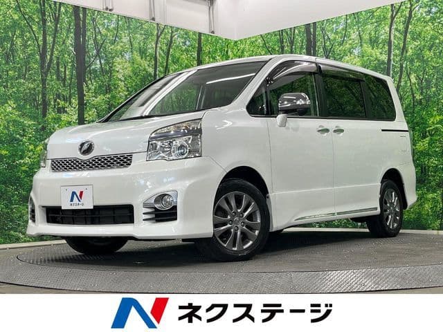 TOYOTA VOXY 4WD